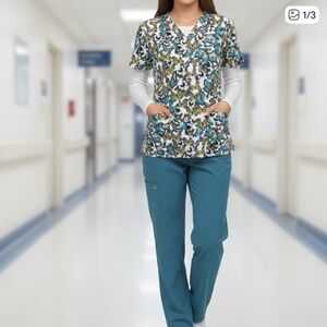 000 MATCH: Scrub pants and top size S